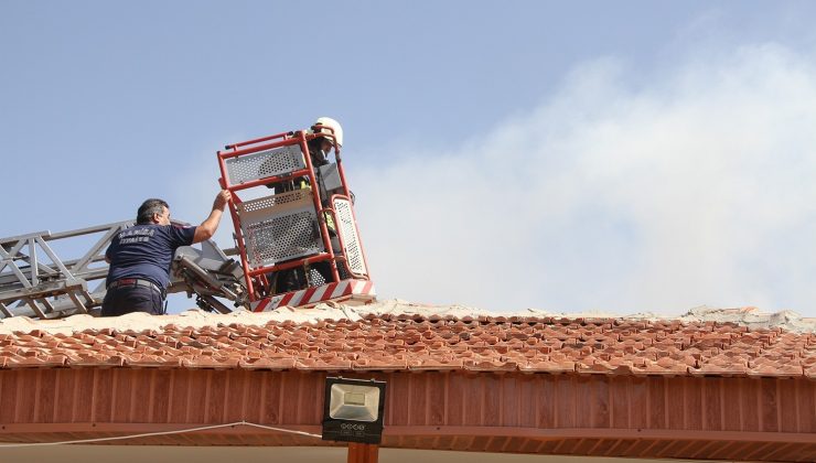 Kula’da çatı yangını korkuttu