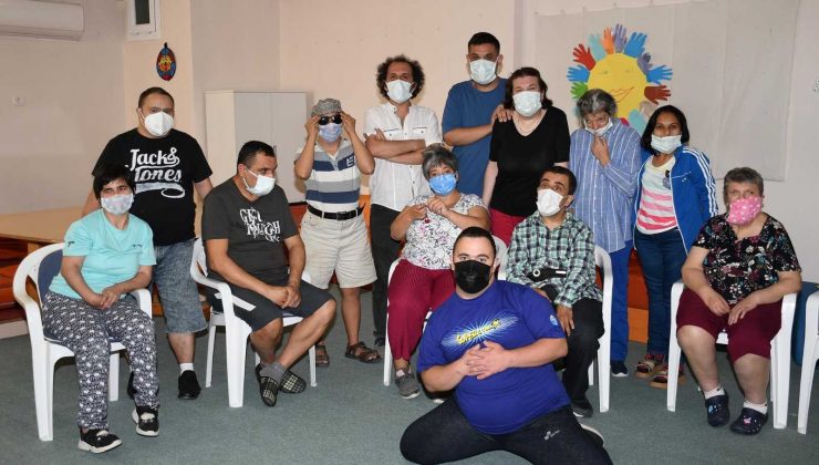 Kuşadası Belediyesi sanatta engel tanımıyor