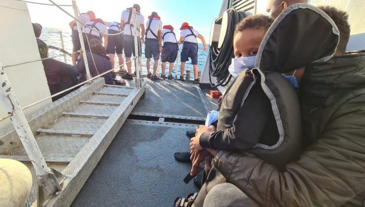 Kuşadası’nda 30 düzensiz göçmen kurtarıldı