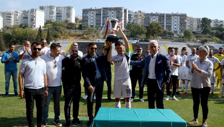 Kuşadasıspor şampiyonluk kupasına kavuştu