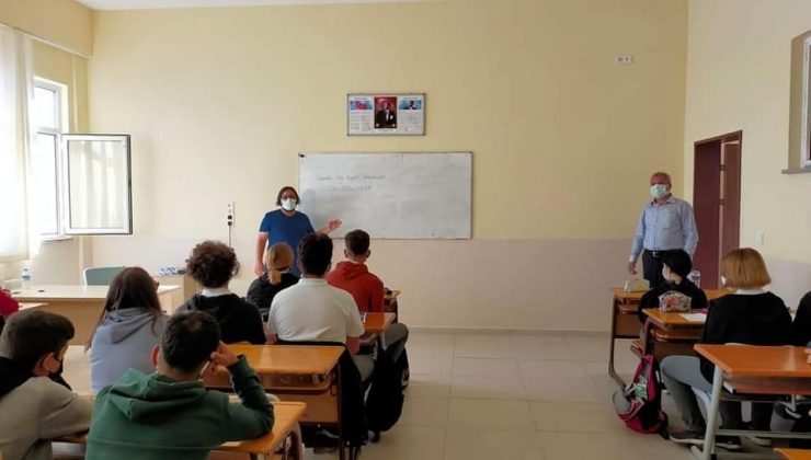 Lapseki’de öğrencilere korona aşısı olun çağrısı