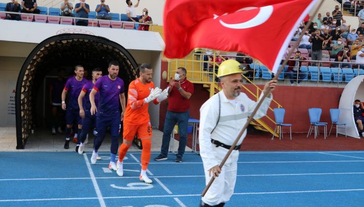 Madenci şehrin takımı; maça maden ocağına benzetilen tünelden çıktı