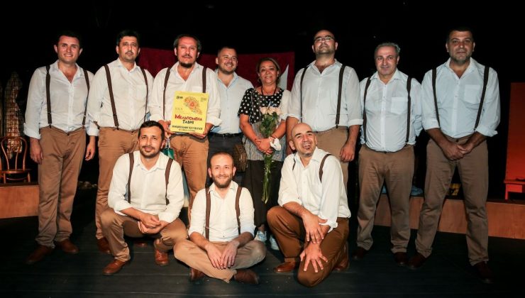 Maltepe Belediye Tiyatrosu’na Ukrayna’dan çifte ödül