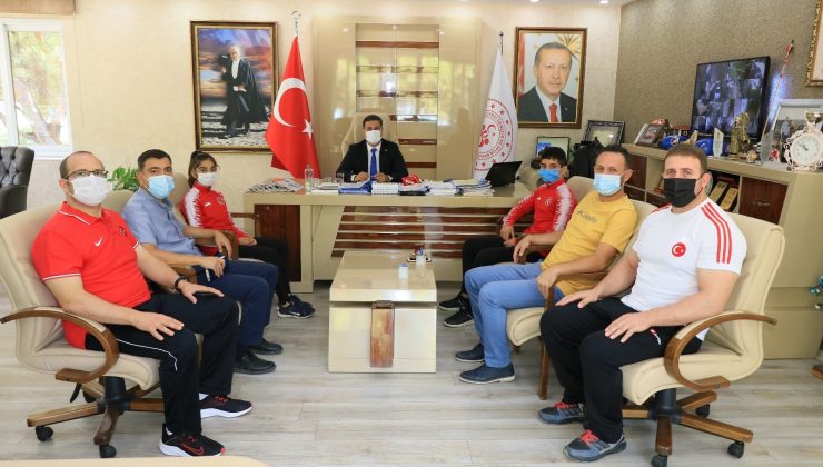 Manisa’da başarılı sporcular ödüllendirildi