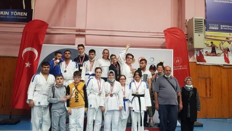 Manisalı görme engelli judocular Türkiye şampiyonu