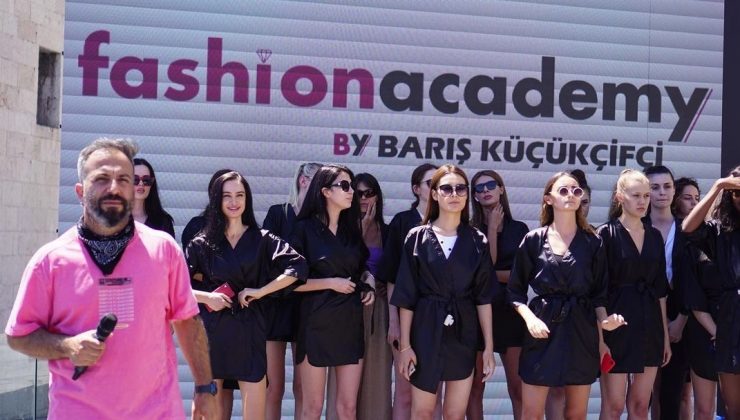 Manken olma hayali kuranlara tavsiye: “Profesyonel kurumlardan eğitim alın’’