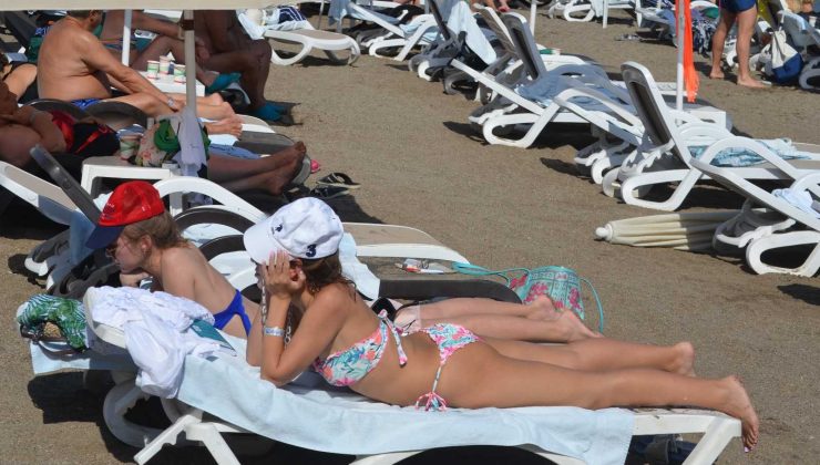 Marmaris yazı yaşamaya devam ediyor