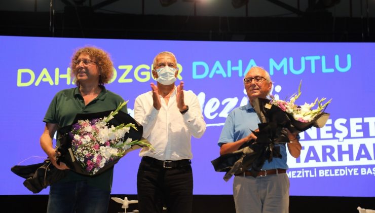 Mezitli’de şiirler, şarkılar ve güvercinler barış için havalandı