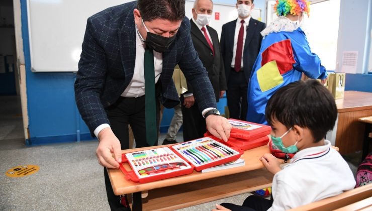 Minik öğrencilerin eğitim setleri Altınordu Belediysi’nden