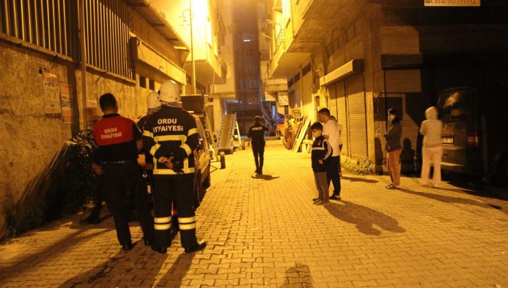 Minik yüreği daha fazla dayanamadı: İtfaiye ve polis amcaları harekete geçti