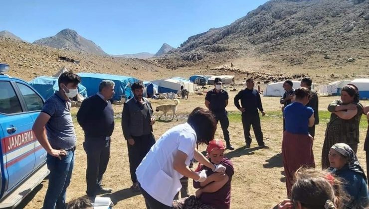 Mobil sağlık ekipleri dağ, tepe demeden vatandaşları aşılıyor