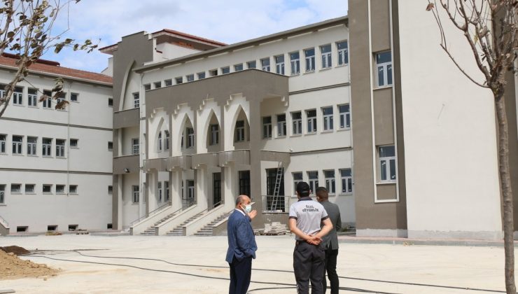 Müdür Başyiğit, okul inşaatında incelemelerde bulundu