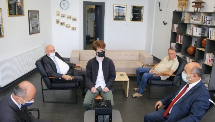 Müdür Başyiğit’en PCR Cihazı üreten öğrenciye ziyaret