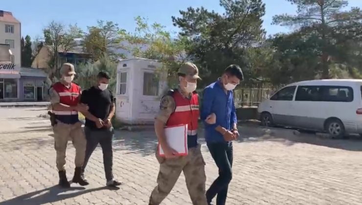 Muradiye’de göçmen kaçakçılığı yapan 2 kişi tutuklandı