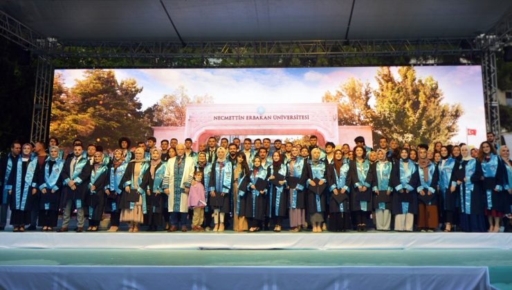 NEÜ’de ‘Geleceğe Mesaj’lı mezuniyet coşkusu