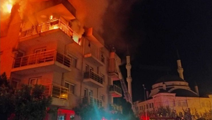 Öfkeli koca binayı ateşe verdi, mahalleli sokağa döküldü