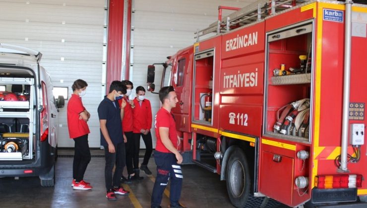 Öğrenciler İtfaiye Müdürlüğünü gezdi