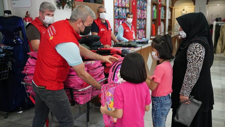 Öğrencilere 46 bin parça kırtasiye yardımı