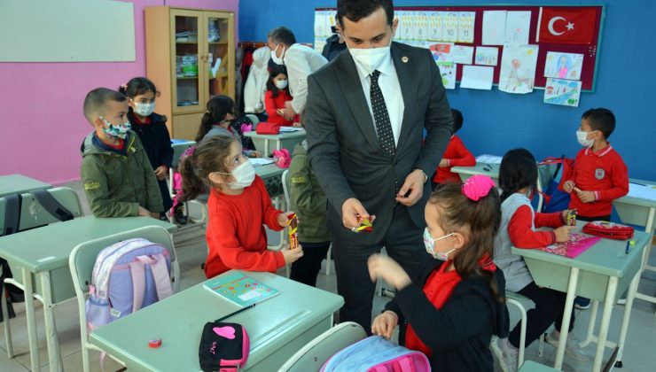 Öğrencilerin heyecanı kaymakam ve beraberindekileri mutlu etti