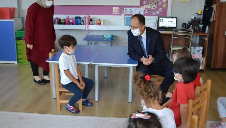 Öğrencilerin heyecanına ortak oldu