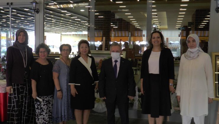 Öğretmenlerin el emeği ürünleri sergilendi