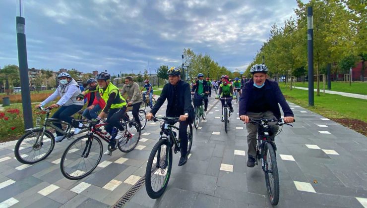 Otomobiller yerini pedallara bıraktı
