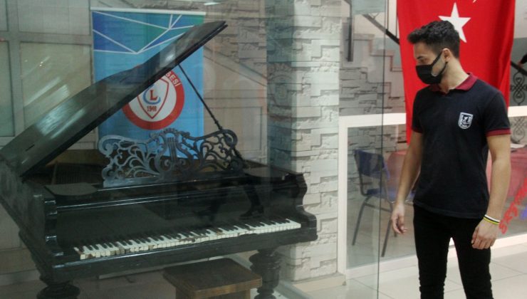 (Özel) Atatürk’e hediye edilen piyanoya, Erzincan Lisesi ev sahipliği yapıyor