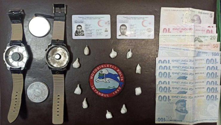 Kol saatinde kokain satmaya çalışırken yakalandı