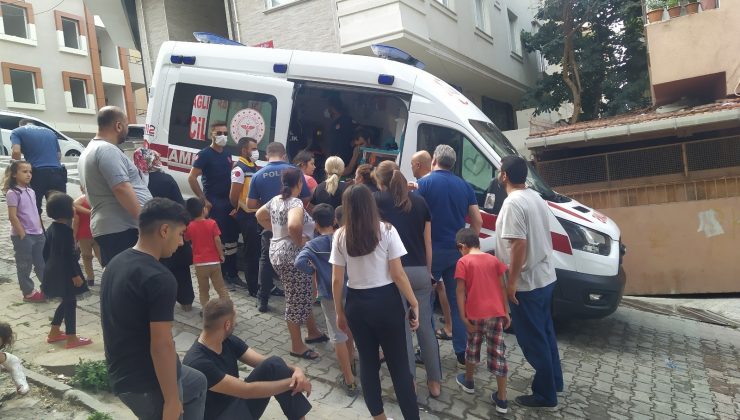 Küçükçekmece’de genç kız yangında mahsur kaldı