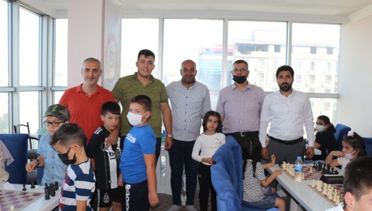 (Özel) Van Gölüne karşı satranç eğitimi