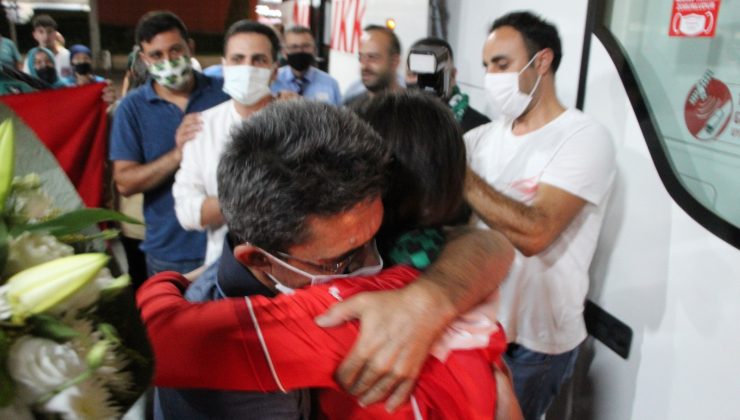 Paralimpik Oyunlarından altınla dönen Şeydanur Kaplan coşkuyla karşılandı