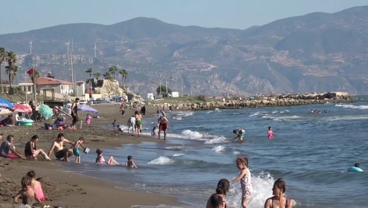 Petrol atıklarına rağmen yüzen vatandaştan ilginç cevap