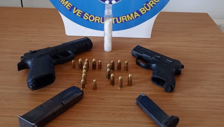 Polisin takibe aldığı şüphelilerden uyuşturucu ve silah çıktı