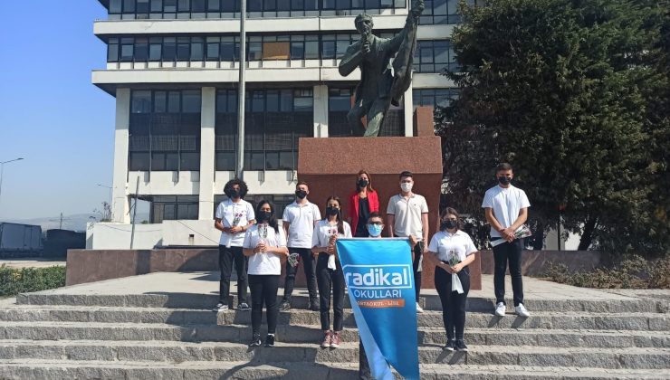 Radikal Okulları öğrencileri, İzmir’in kurtuluşunu ders olarak yerinde işlediler