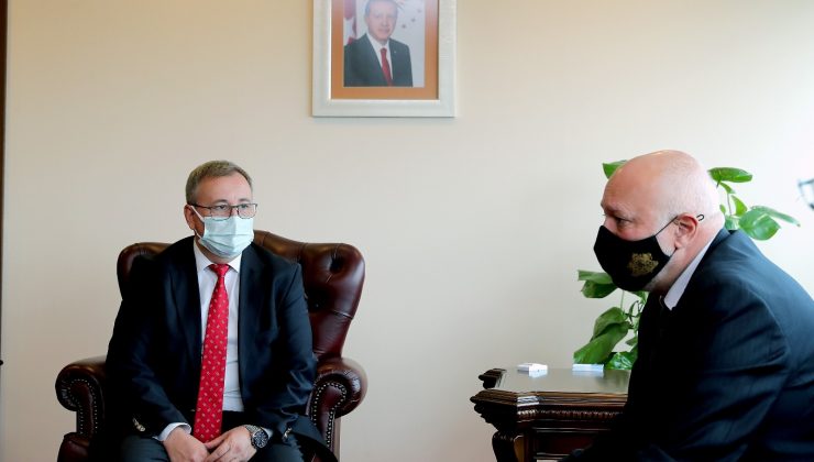 Rektör Tabakoğlu: “Ailemizden birinin Bakanlık görevini üstlenmesi bizi çok mutlu etti”