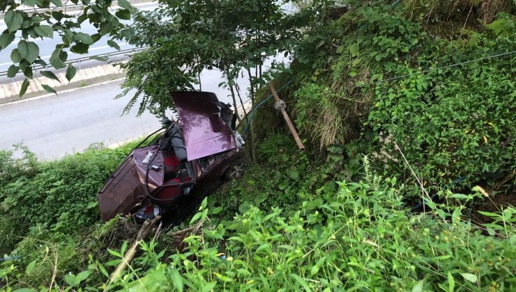 Rize’de araç şarampole yuvarlandı: 2 yaralı