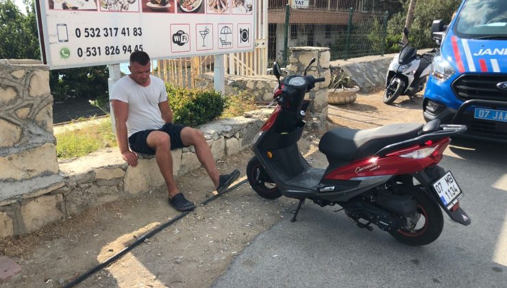 Rus turist, kiraladığı motosiklet ile patenli gence çarptı