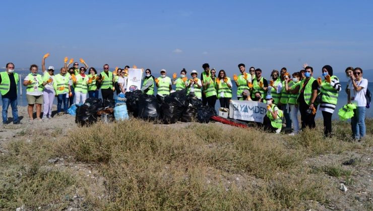 Sahilden 193 kilo çöp topladılard