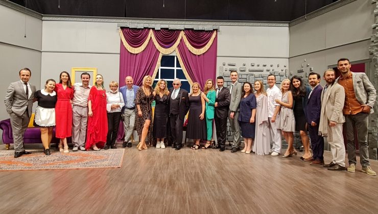 Sahne Tozu Tiyatrosu perdelerini açtı