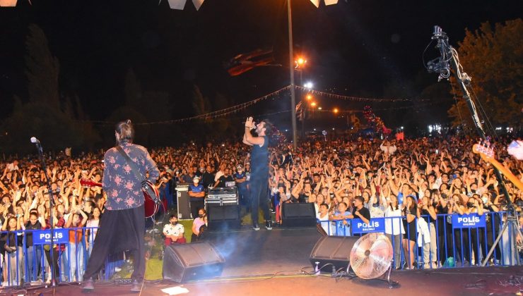 Salihli’de gençler Kolpa ile coştu