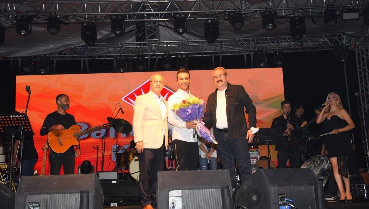 Salihli’de kurtuluş günü etkinlikleri Emre Kaya ile final yaptı