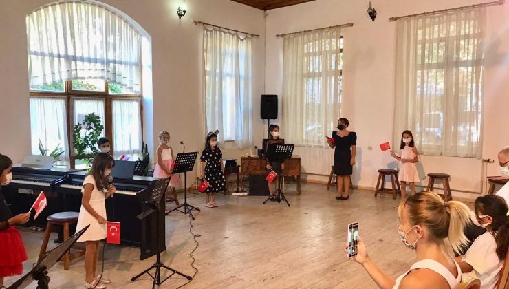 Salihli’de kurtuluş gününe özel müzik dinletisi