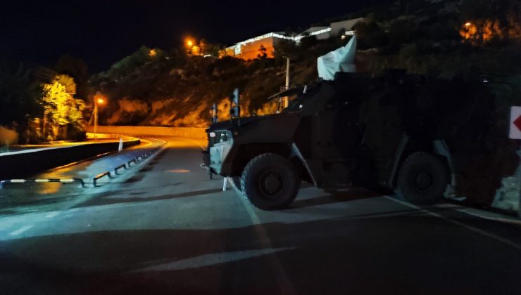 Samandağ-Arsuz yolu heyelan nedeniyle  trafiğe kapatıldı