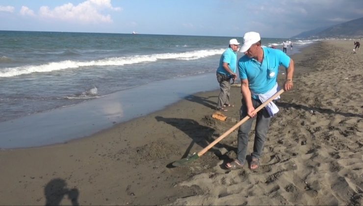Samandağ Sahilinde petrol temizliği
