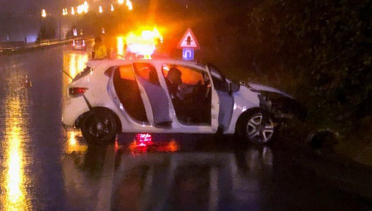 Samsun’da otomobil bariyere çarptı