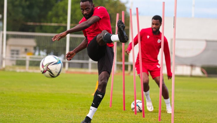 Samsunspor’a 22 oyuncu geldi, 24 oyuncu gitti