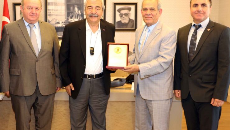 SANKO Onursal Başkanı Konukoğlu’na teşekkür plaketi