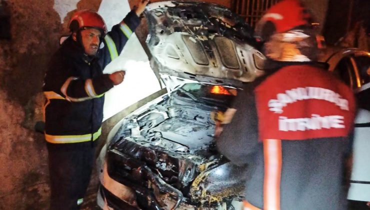 Şanlıurfa’da iki otomobil kundaklandı