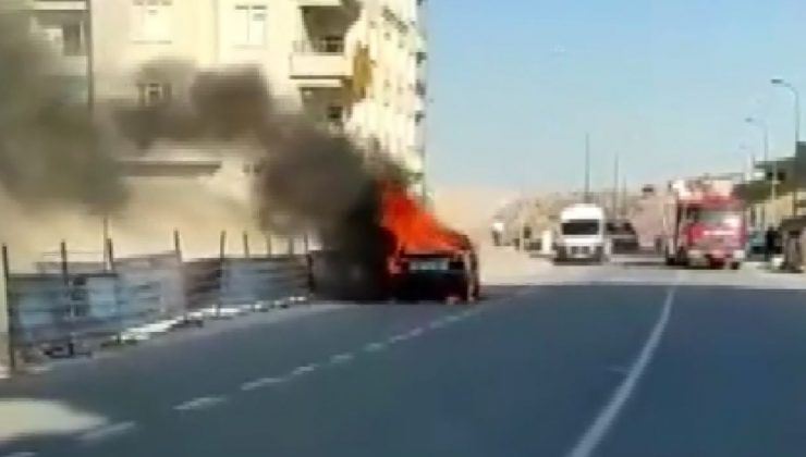 Şanlıurfa’da park halindeki otomobil alev topuna döndü