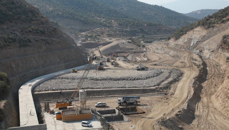 Sarıçay Barajı’nda çalışmalar devam ediyor